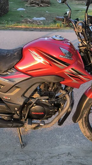 Honda CB 2023 Red