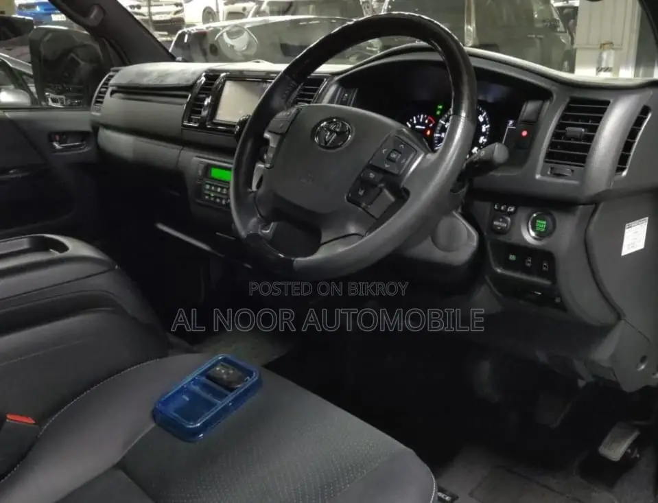 Toyota HiAce 2021 White