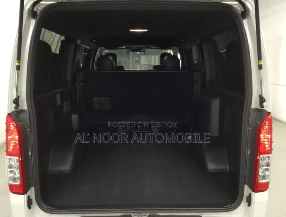 Toyota HiAce 2021 White