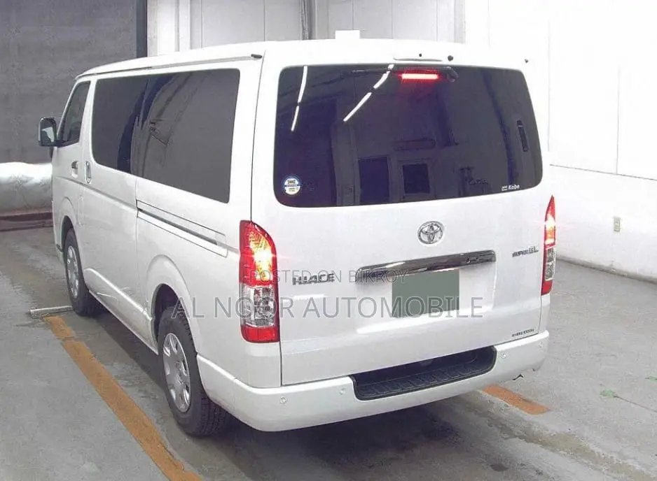 Toyota HiAce 2021 White