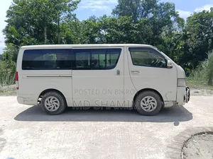 Toyota HiAce 2010 White