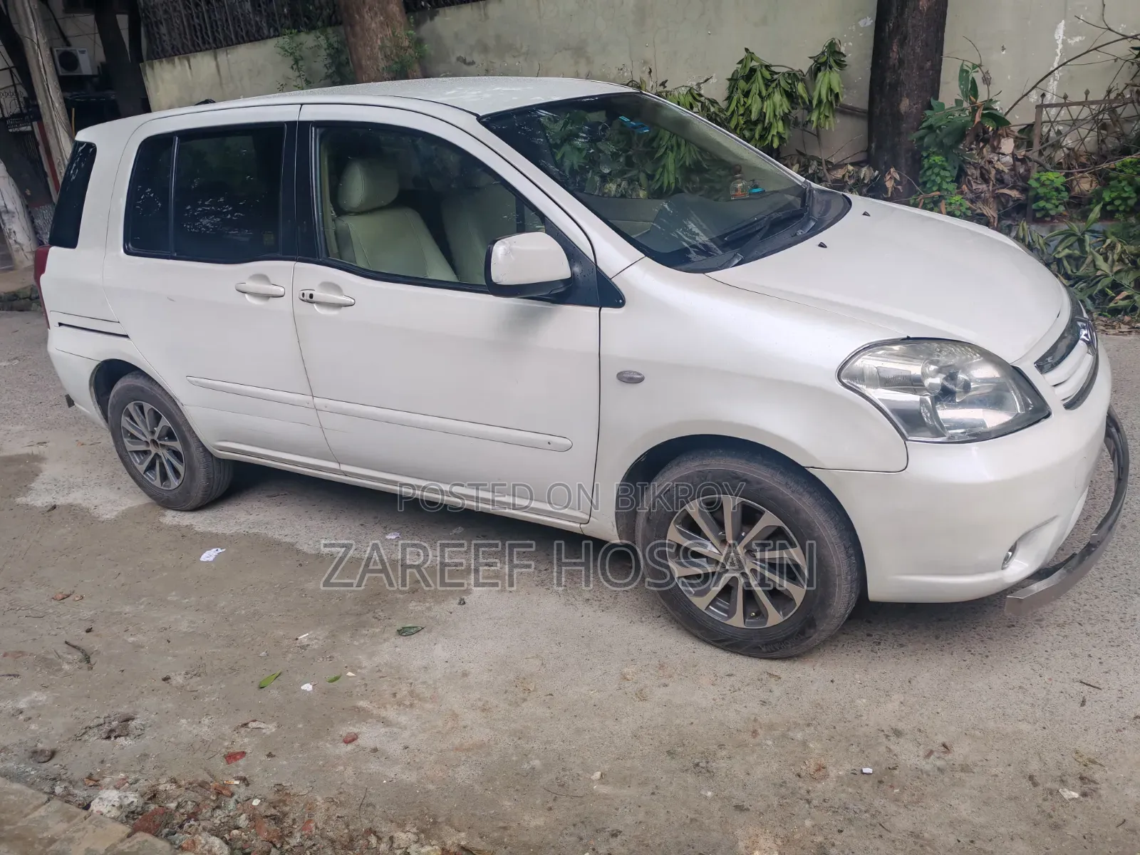 Toyota Raum 2011 Beige