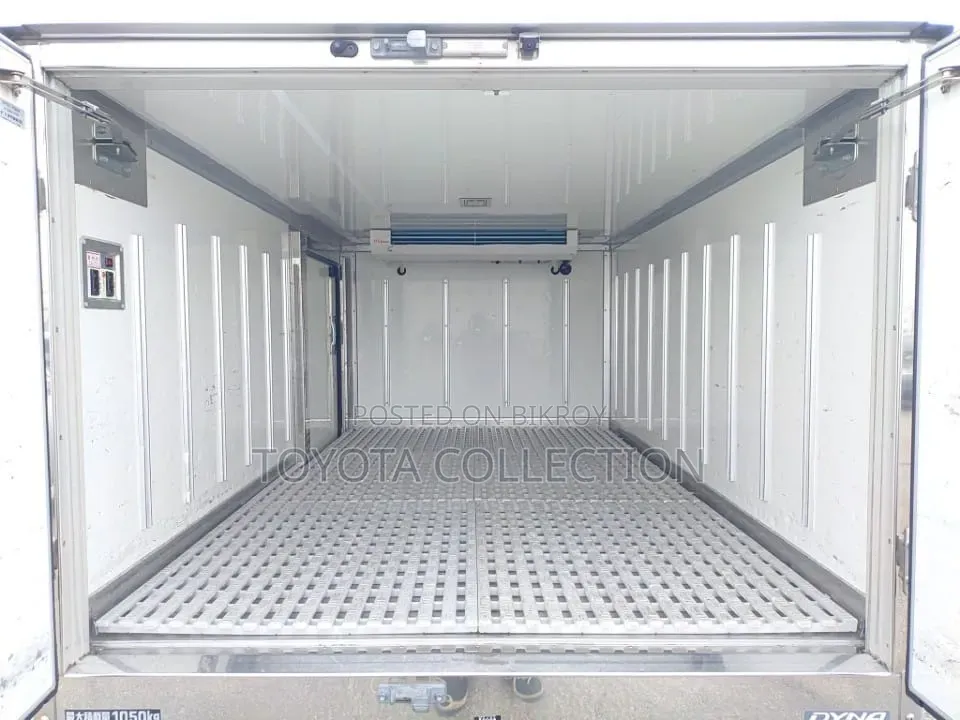 Toyota Dyna 2021 White