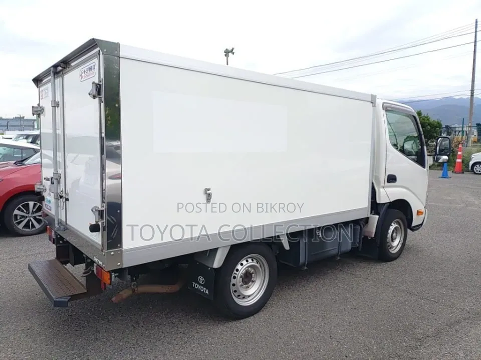 Toyota Dyna 2021 White