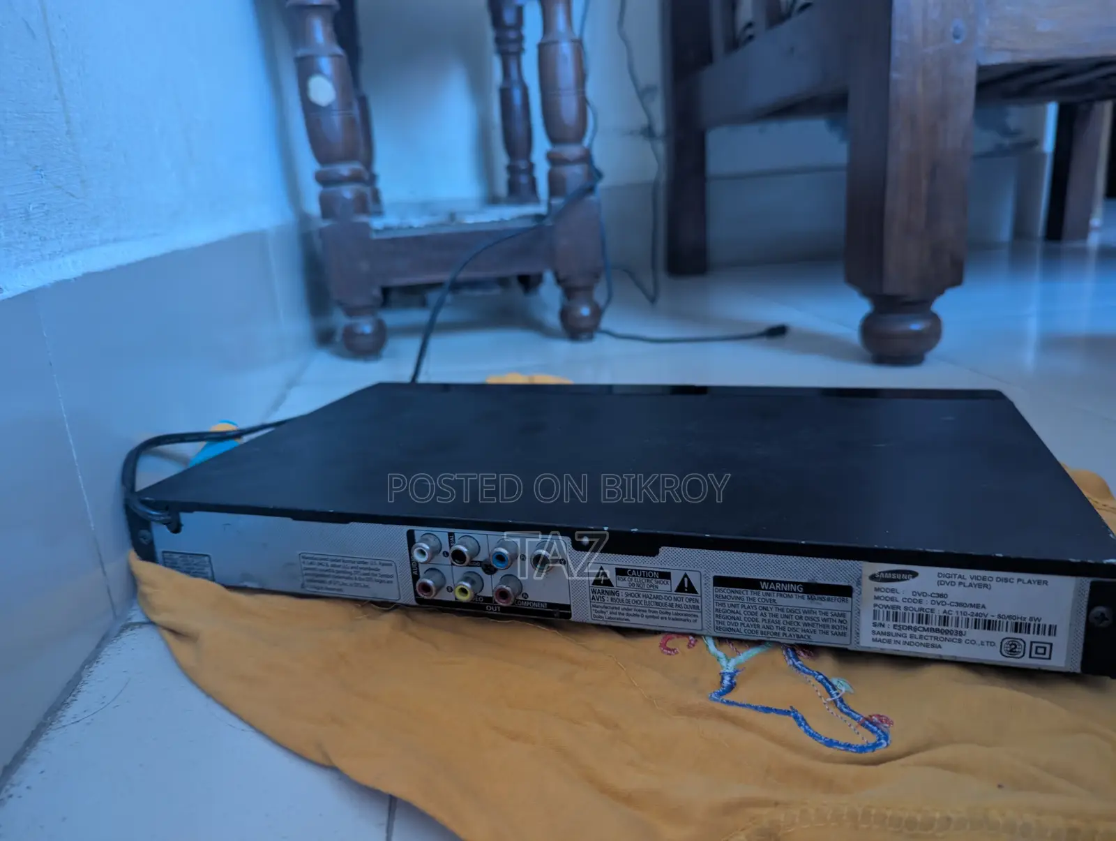 This Is a Black Samsung DVD Player, Likely a Model From the C-Series L