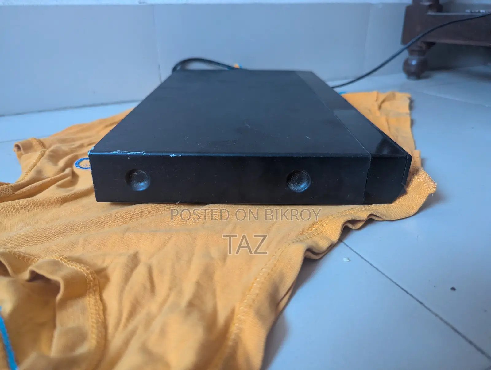 This Is a Black Samsung DVD Player, Likely a Model From the C-Series L