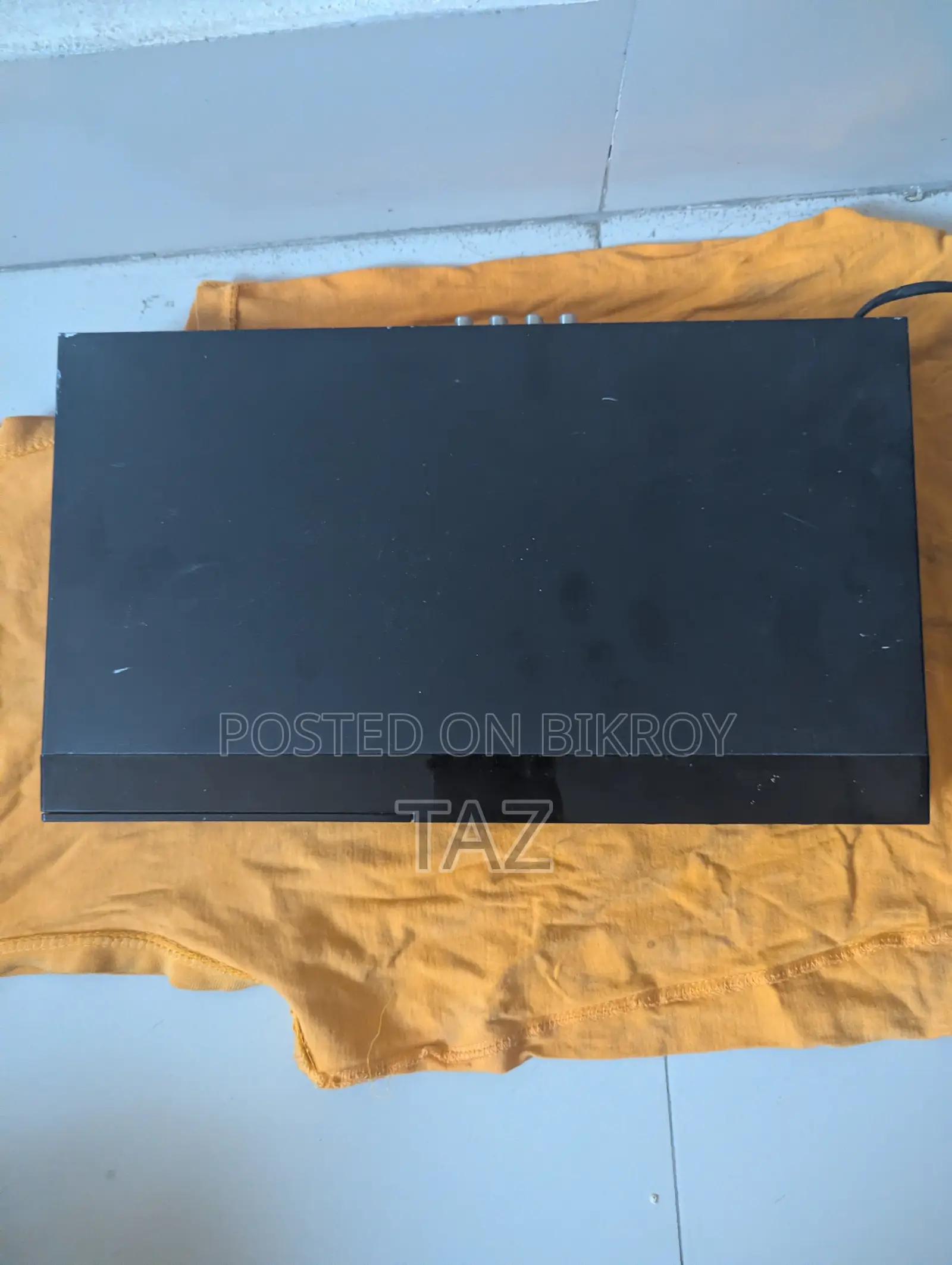 This Is a Black Samsung DVD Player, Likely a Model From the C-Series L