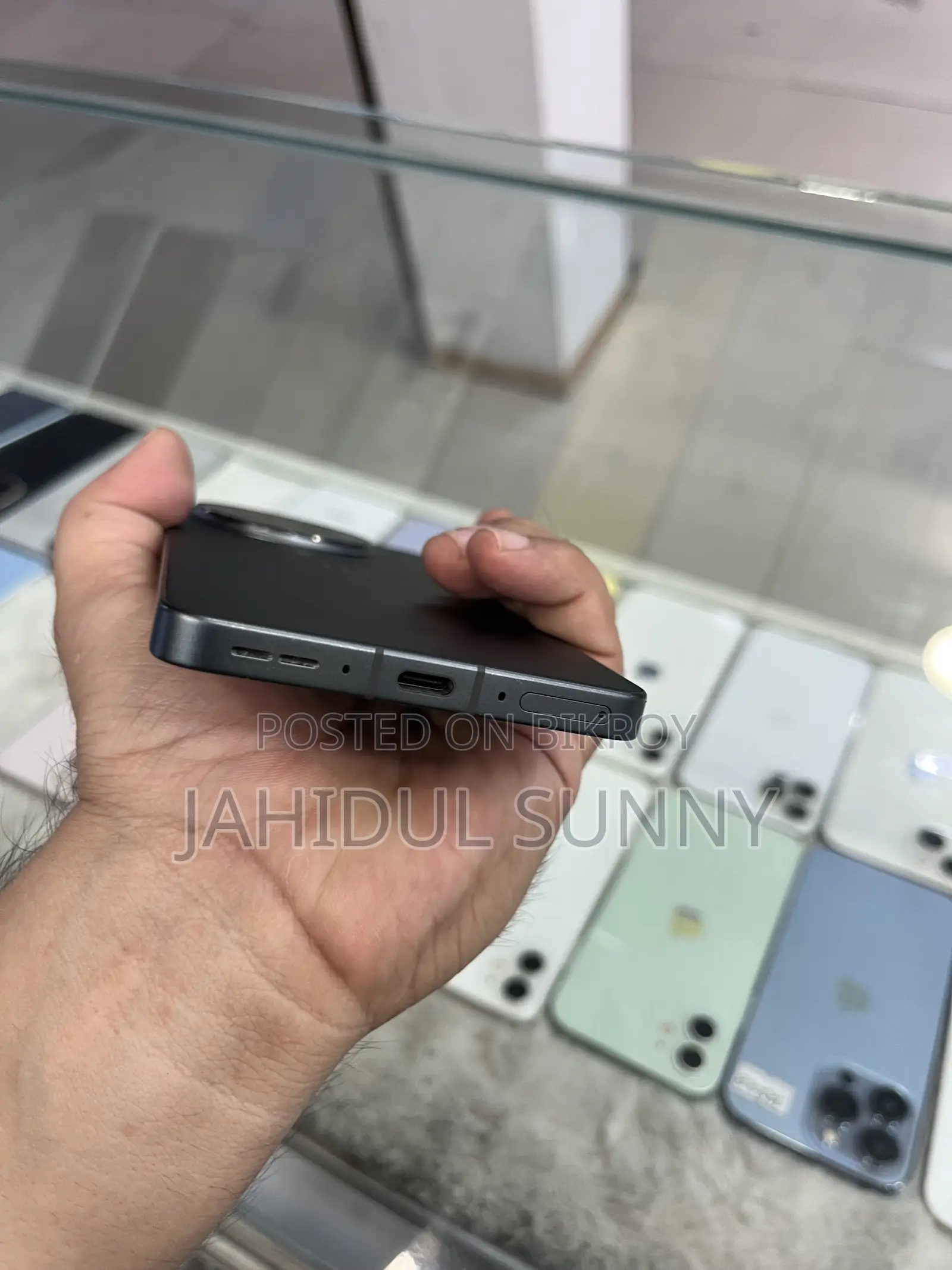 ওয়ানপ্লাস ১৩আর ৫১২ জিবি ব্ল্যাক