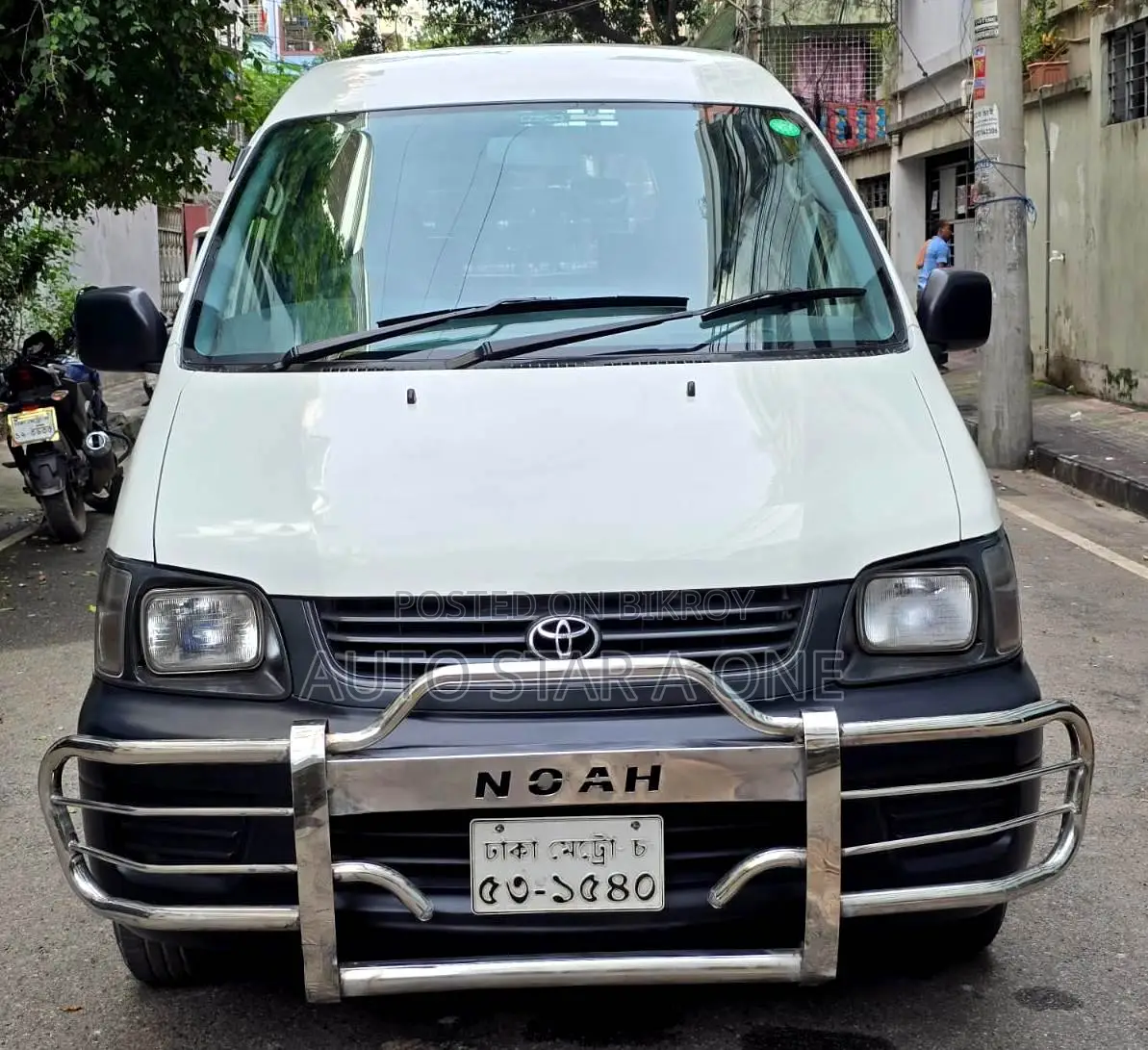 Toyota Noah 2005 White
