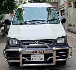 টয়োটা নোয়া ২০০৫ হোয়াইট