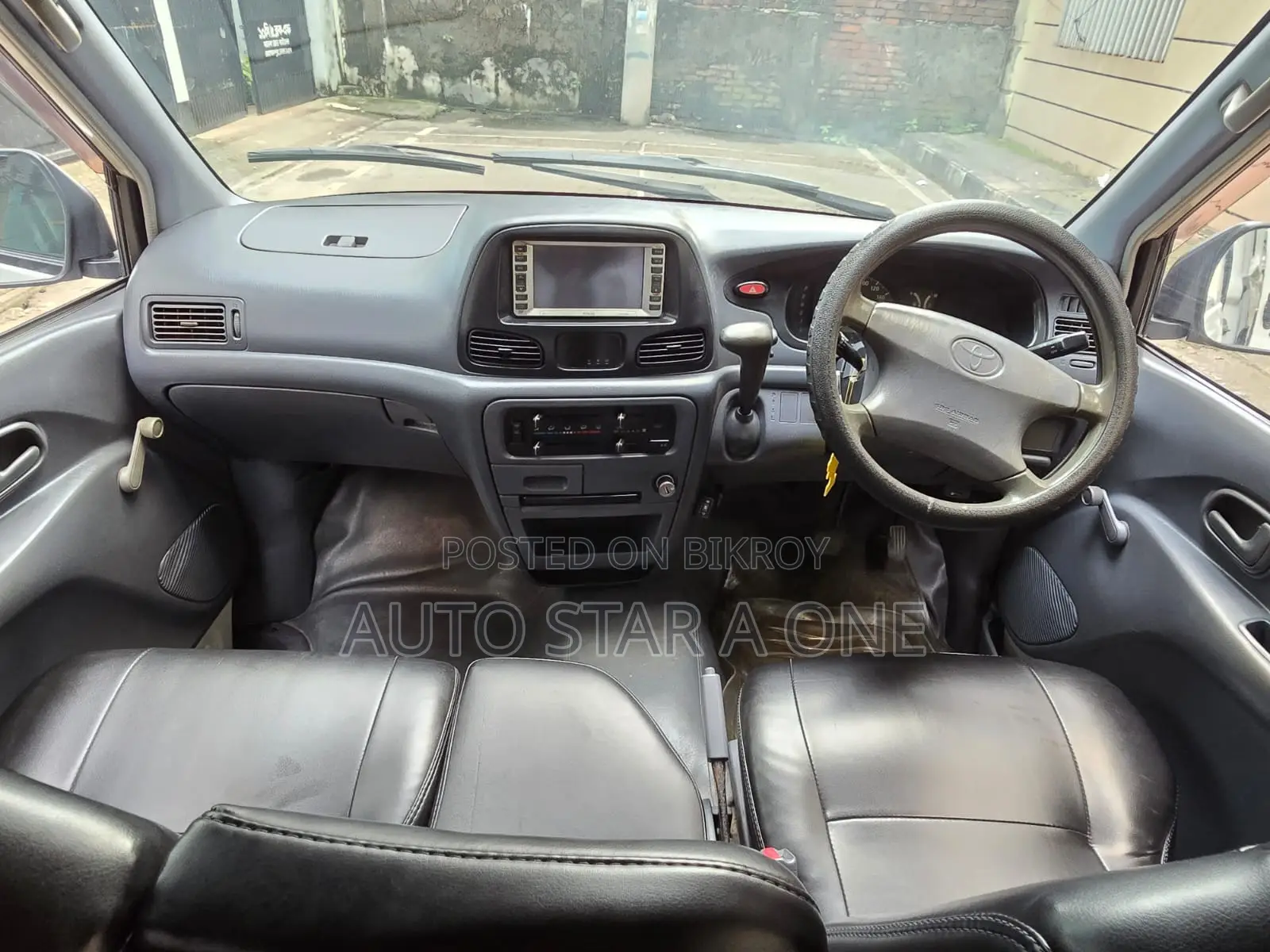 Toyota Noah 2005 White