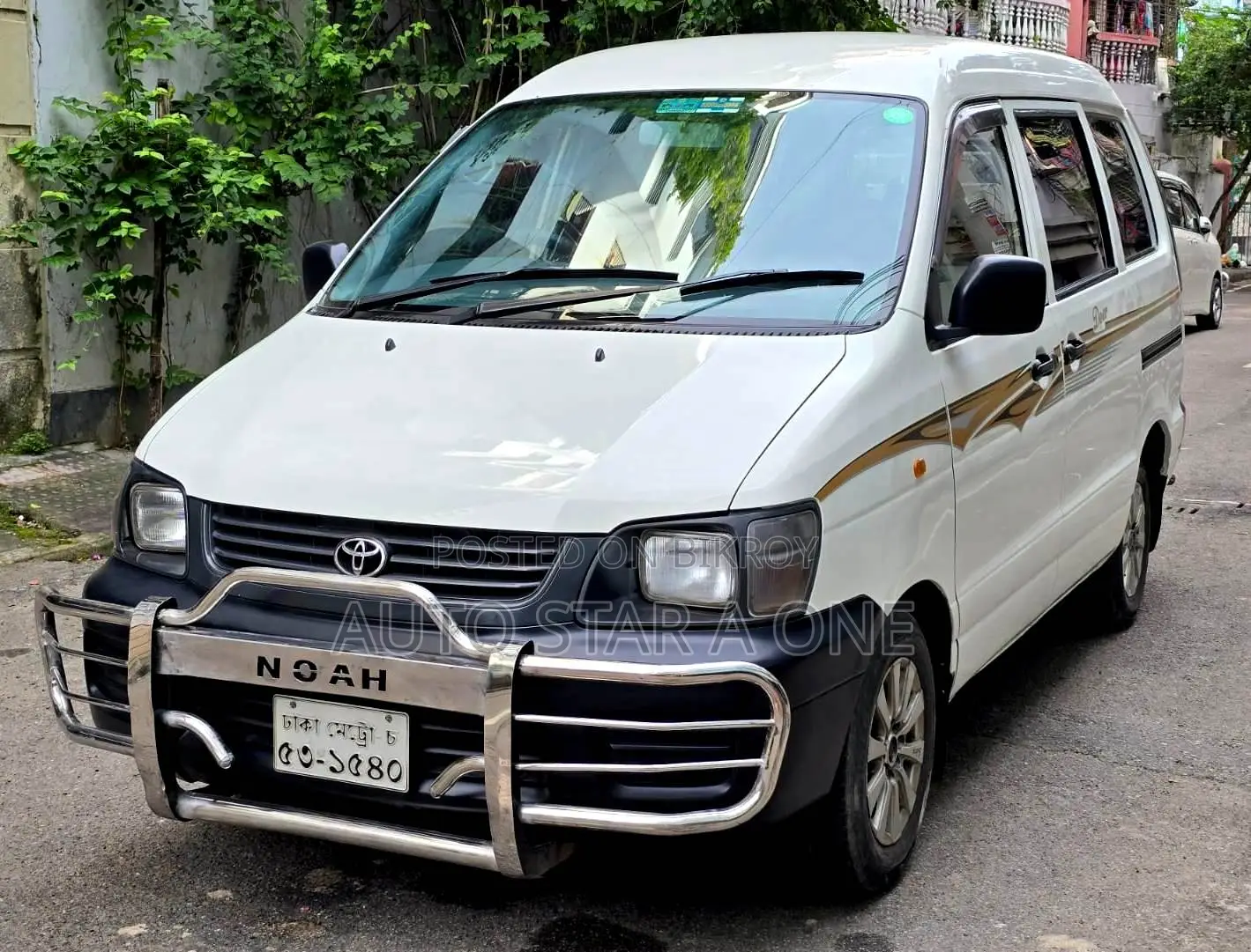 Toyota Noah 2005 White