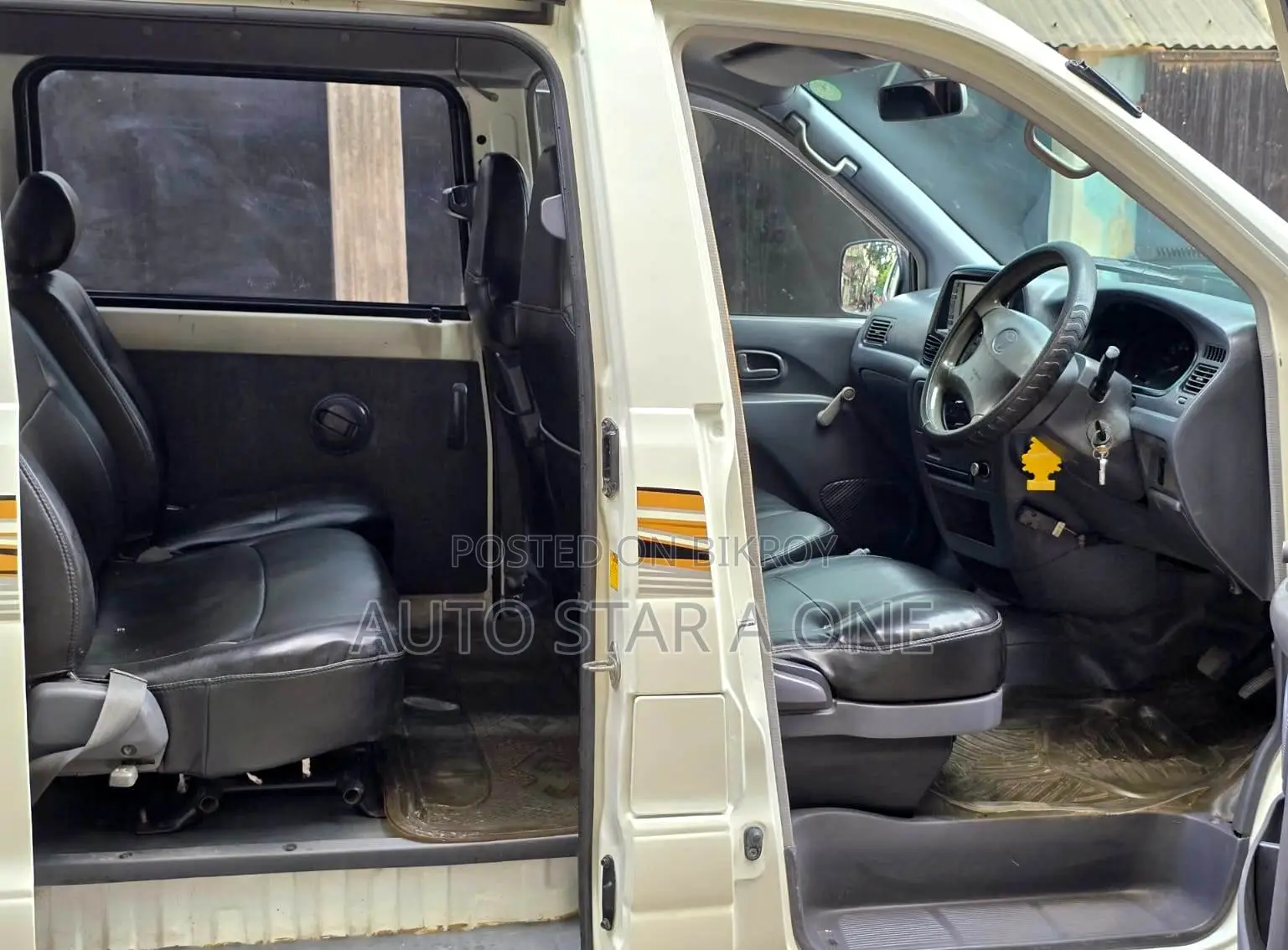 Toyota Noah 2005 White