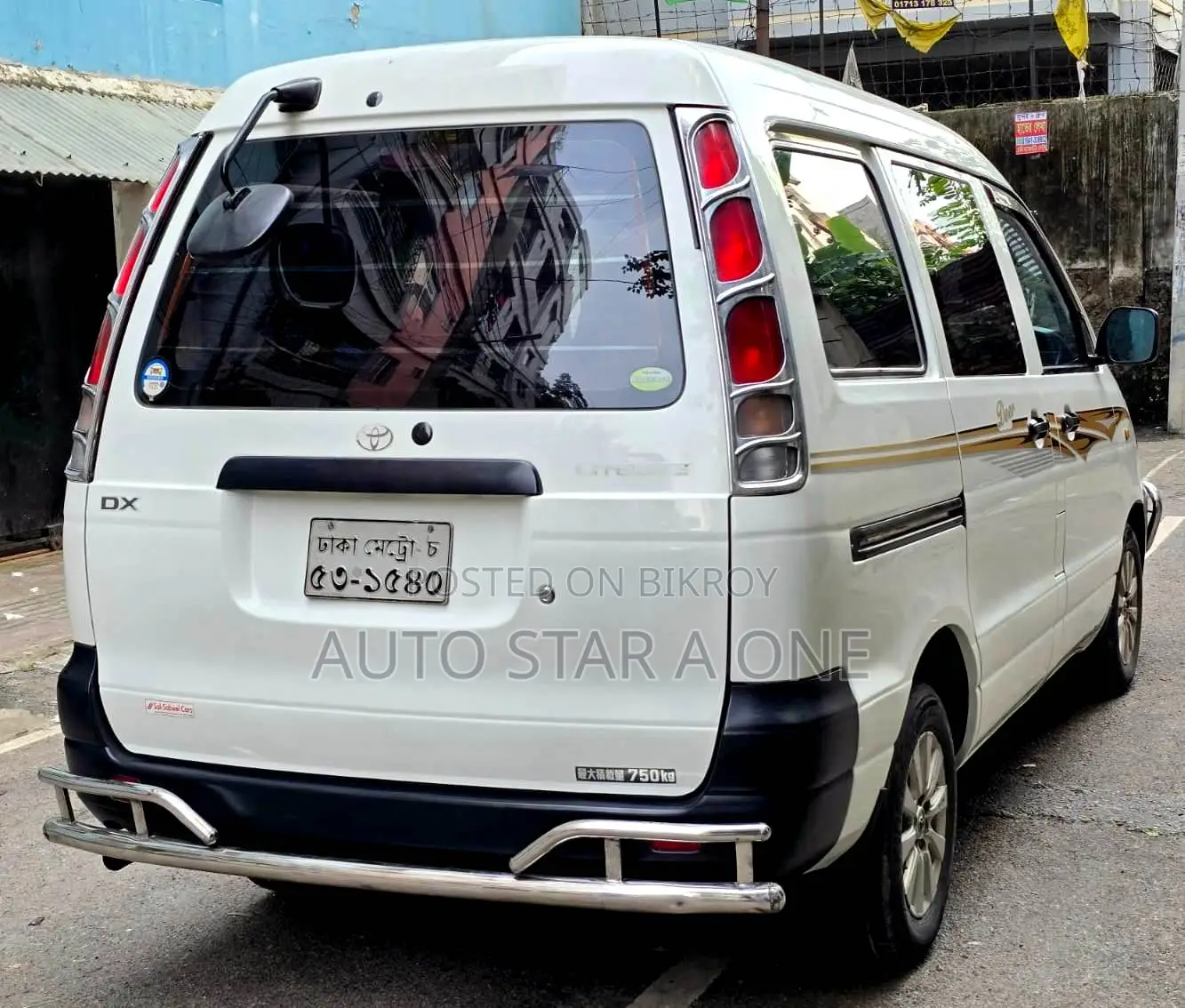 Toyota Noah 2005 White