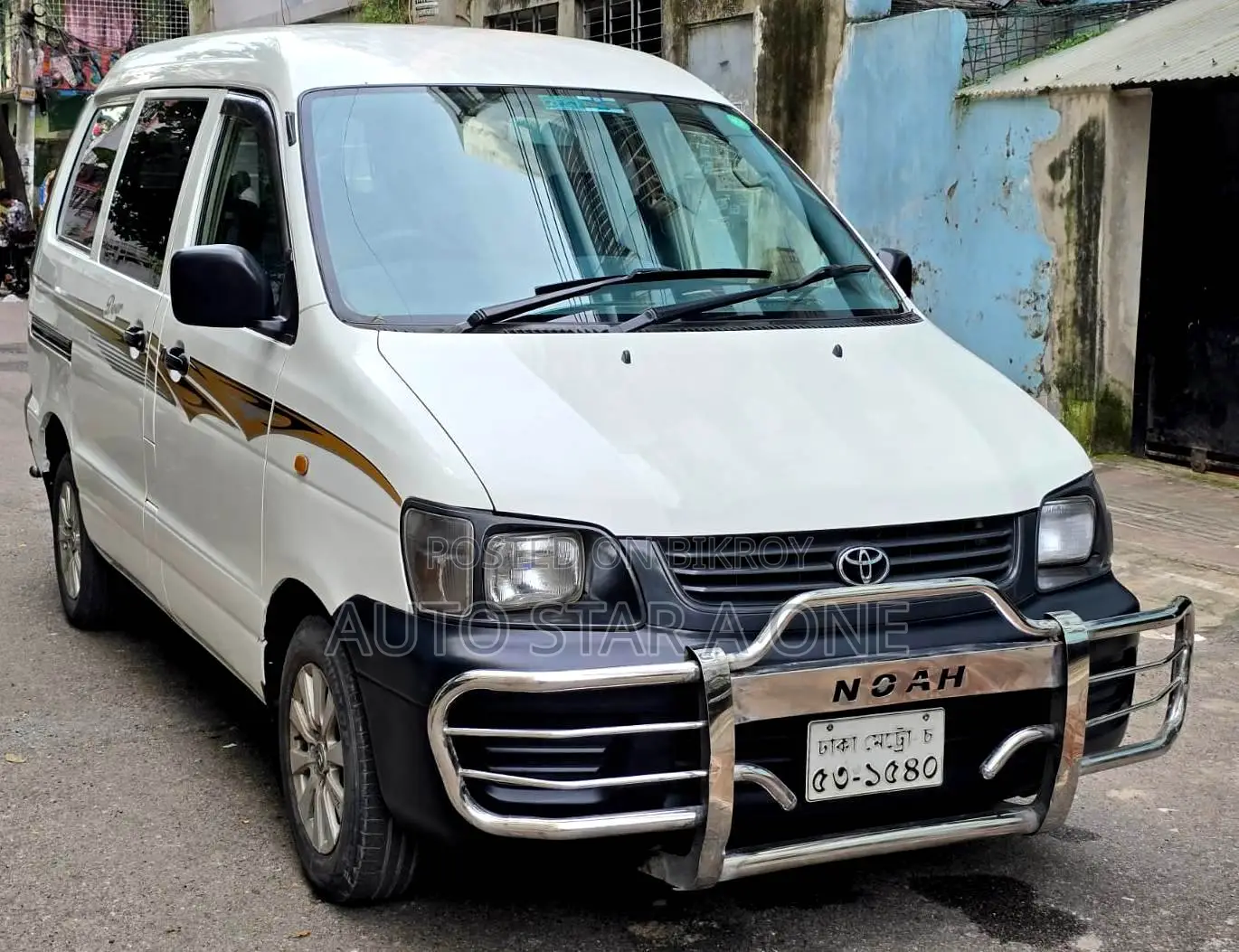 Toyota Noah 2005 White