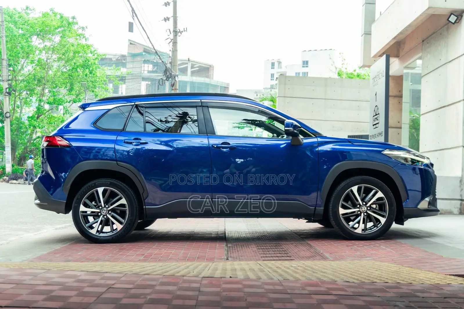 Toyota Corolla Cross 1.8 Hybrid All-Wheel Drive 2021 Blue