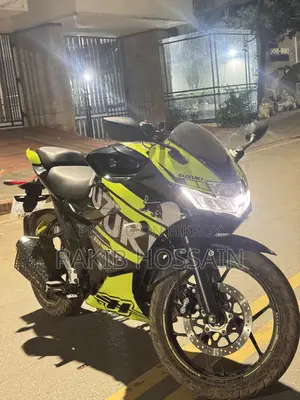 সুজুকি জিক্সার এসএফ ২০২৫ কালো