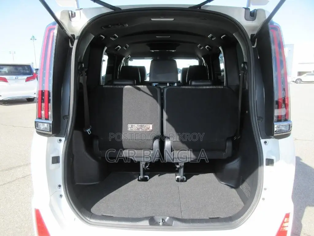 Toyota Noah 2021 Pearl