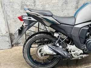 ইয়ামাহা এফজেড ২০২৫ গ্রে