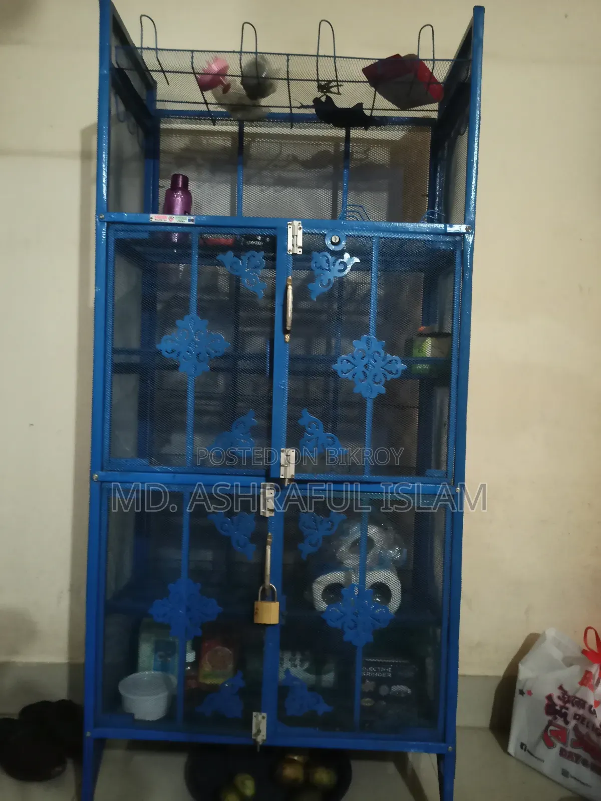 Rack / Almirah