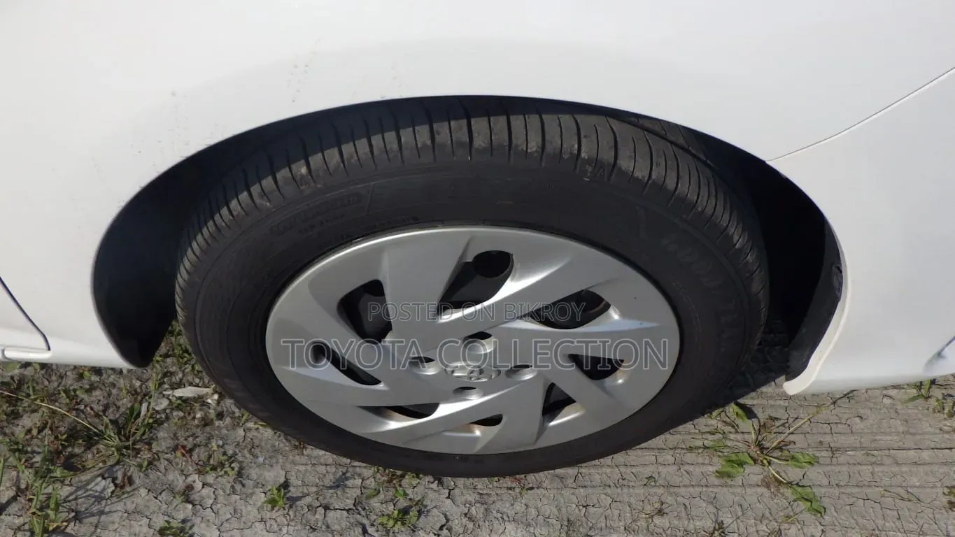Toyota Axio 2021 White