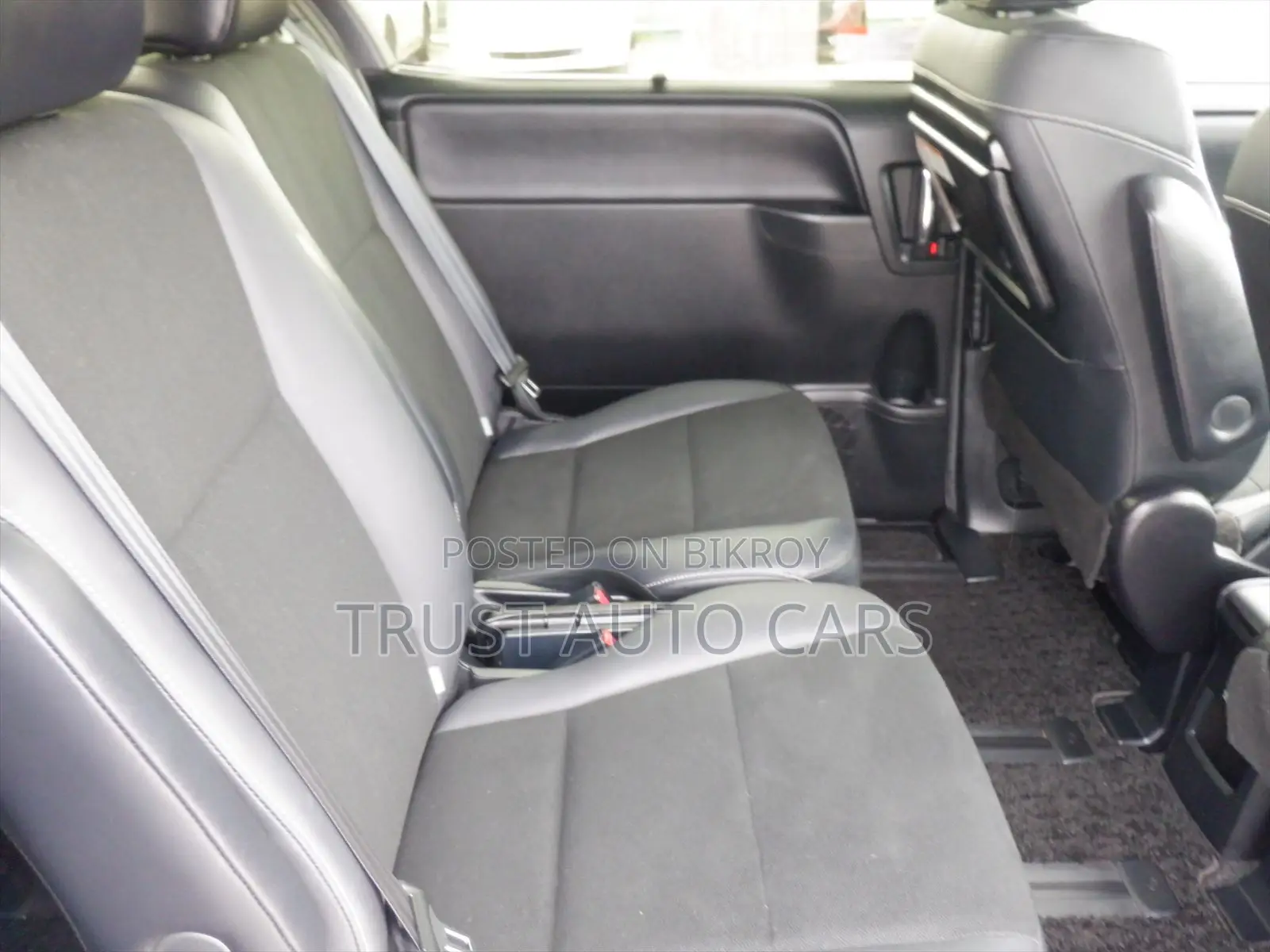 Toyota Noah 2021 Pearl