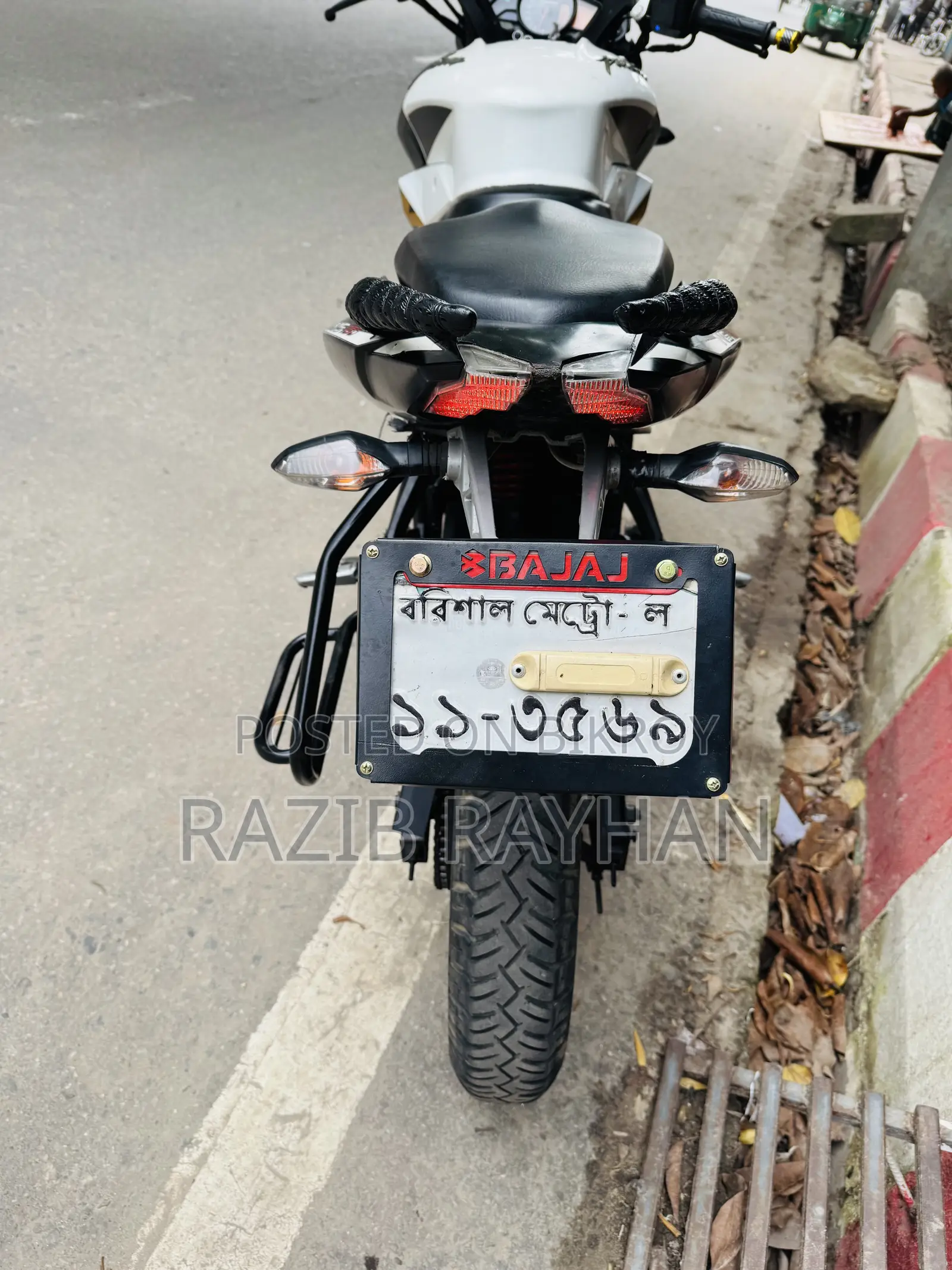 বাজাজ পালসার এনএস ১৬০ ২০১৯ হোয়াইট