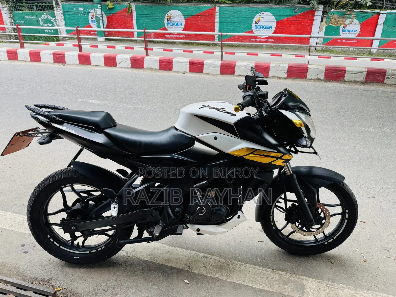 বাজাজ পালসার এনএস ১৬০ ২০১৯ হোয়াইট