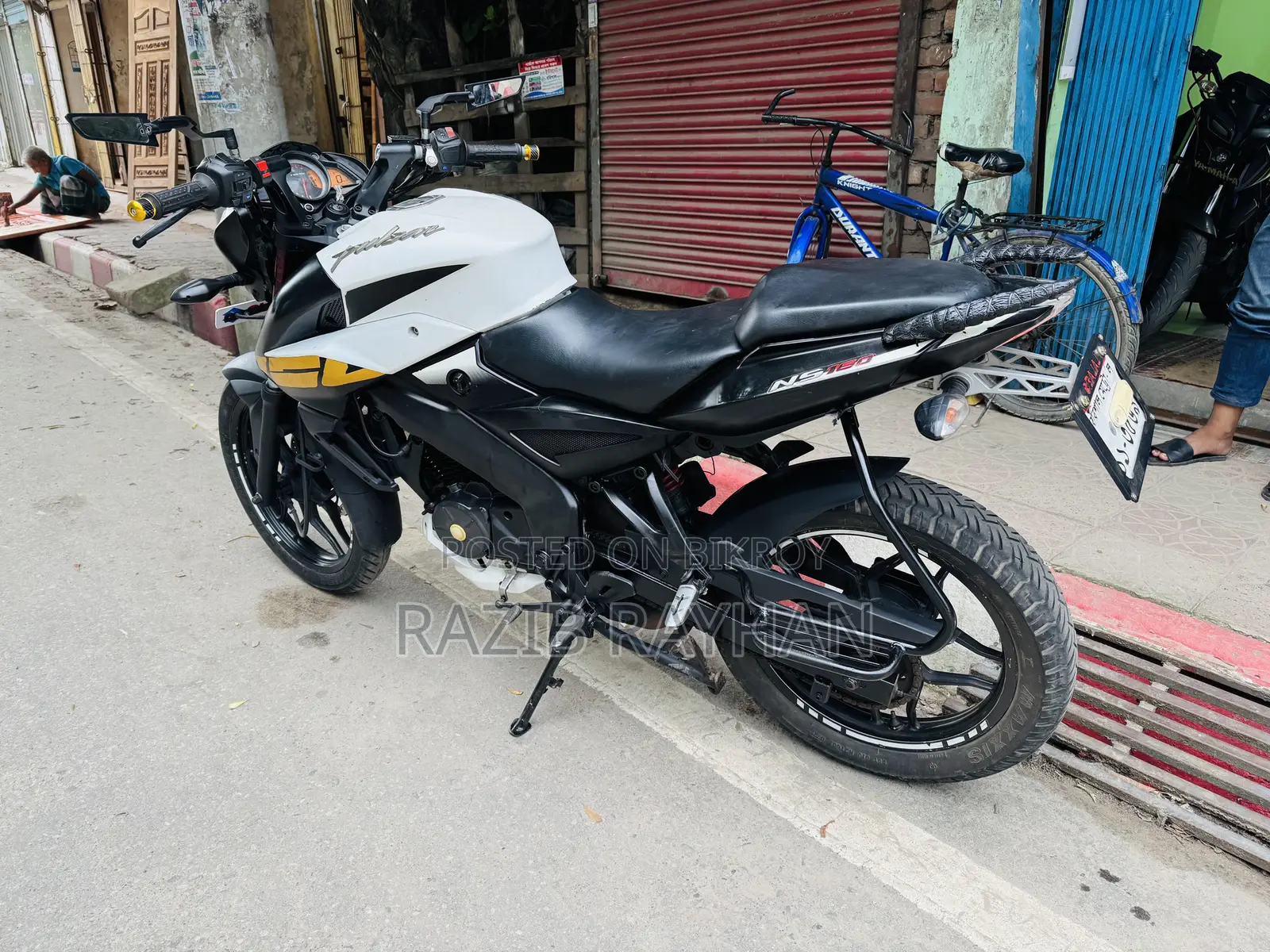 বাজাজ পালসার এনএস ১৬০ ২০১৯ হোয়াইট