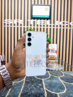 স্যামসাং গ্যালাক্সি এ৩৫ ১২৮ জিবি সাদা