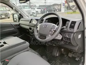 Toyota HiAce 2021 White