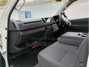 Toyota HiAce 2021 White