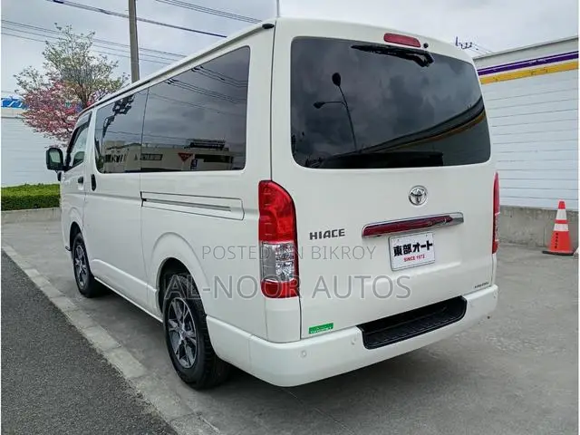 Toyota HiAce 2021 White