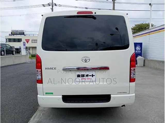Toyota HiAce 2021 White