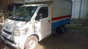 টয়োটা টাউনএস ২০১১ সাদা