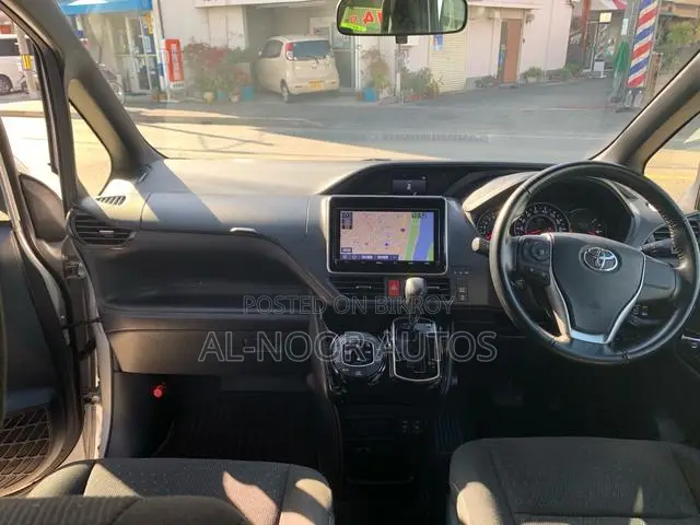 Toyota Noah 2.0 AWD (8 Seater) 2021 Silver