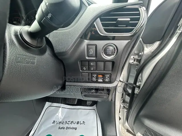 Toyota Noah 2.0 AWD (8 Seater) 2021 Silver
