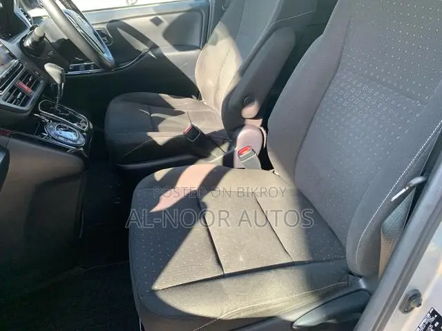 Toyota Noah 2.0 AWD (8 Seater) 2021 Silver