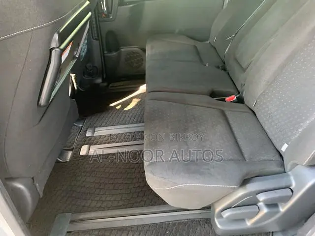 Toyota Noah 2.0 AWD (8 Seater) 2021 Silver