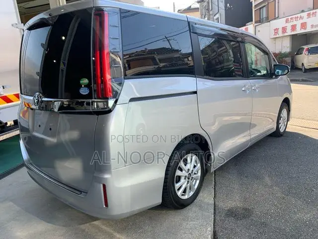 Toyota Noah 2.0 AWD (8 Seater) 2021 Silver
