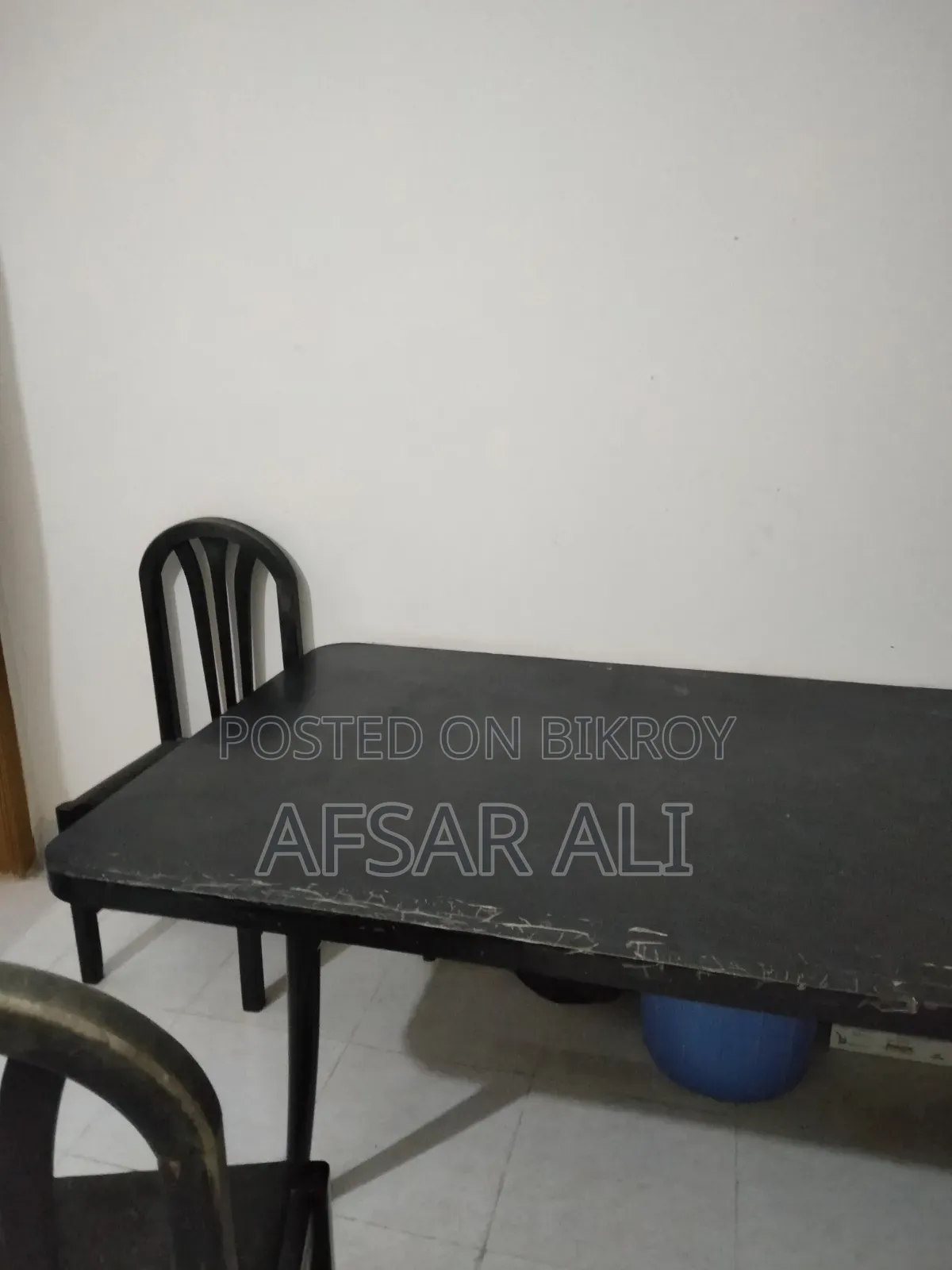 ডাইনিং টেবিল