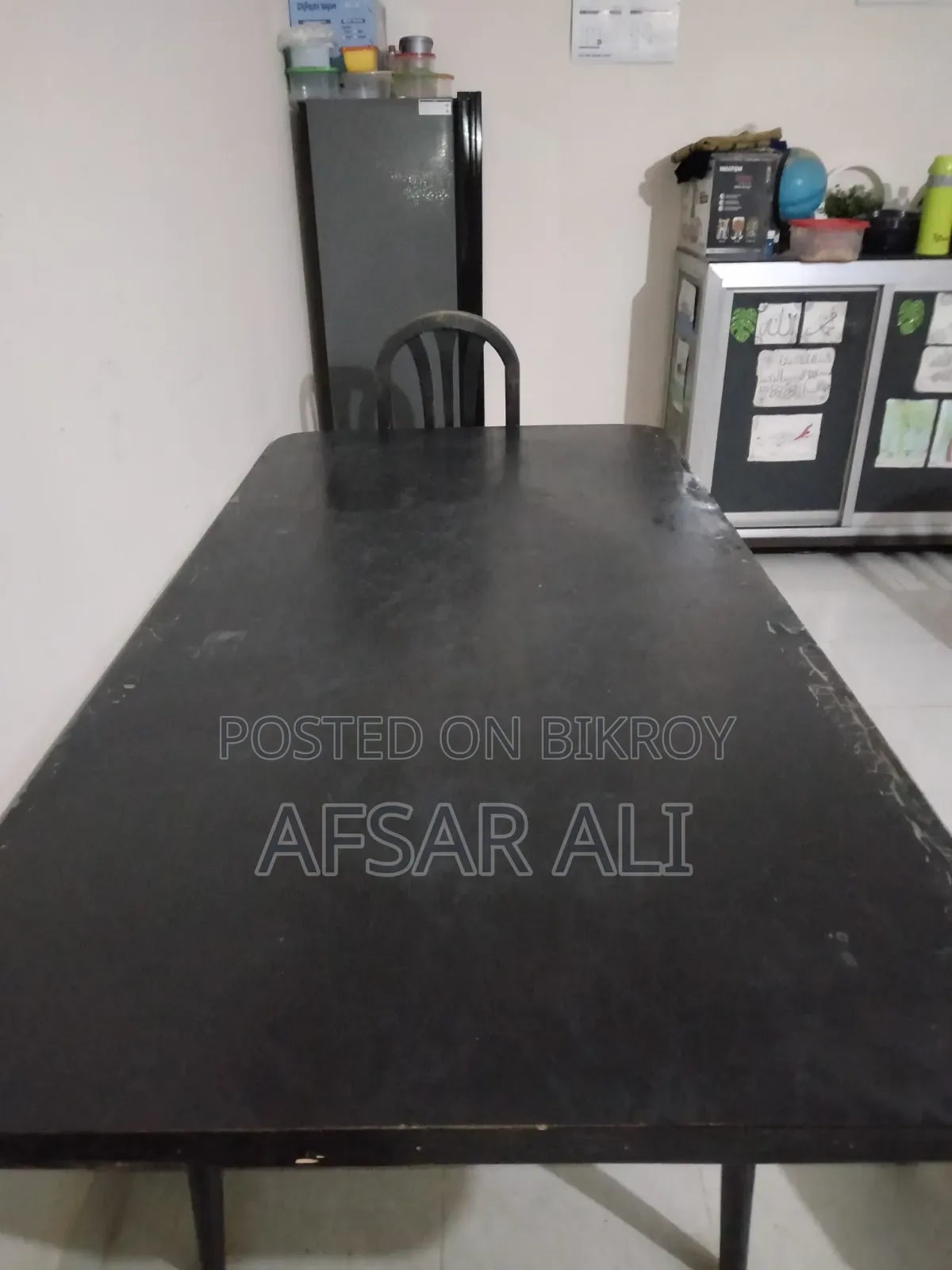 ডাইনিং টেবিল