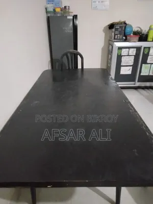 ডাইনিং টেবিল