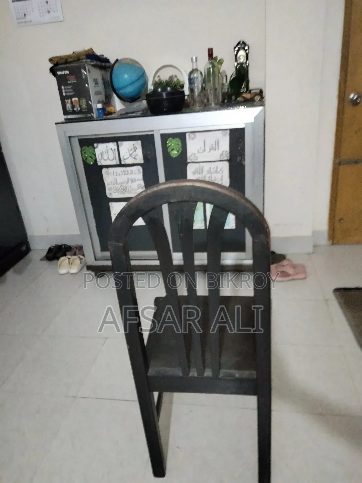 ডাইনিং টেবিল