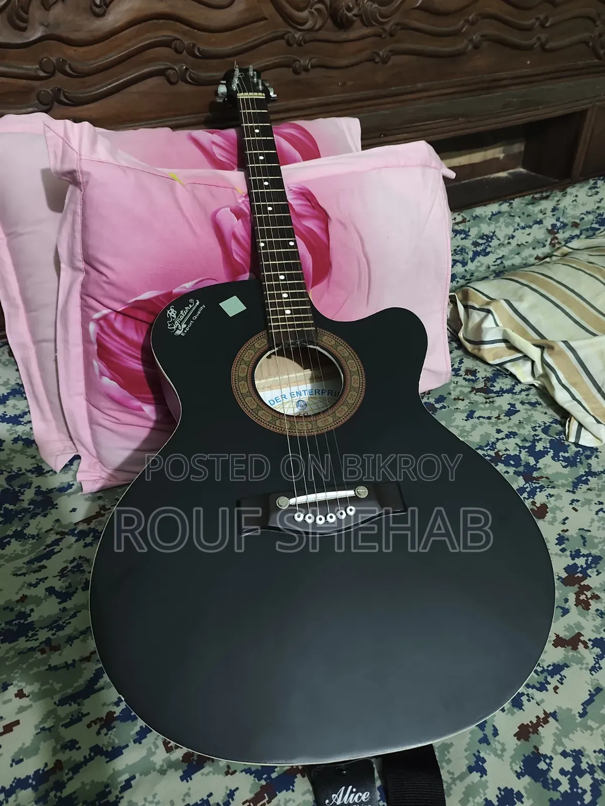সিগনেচার গিটার
