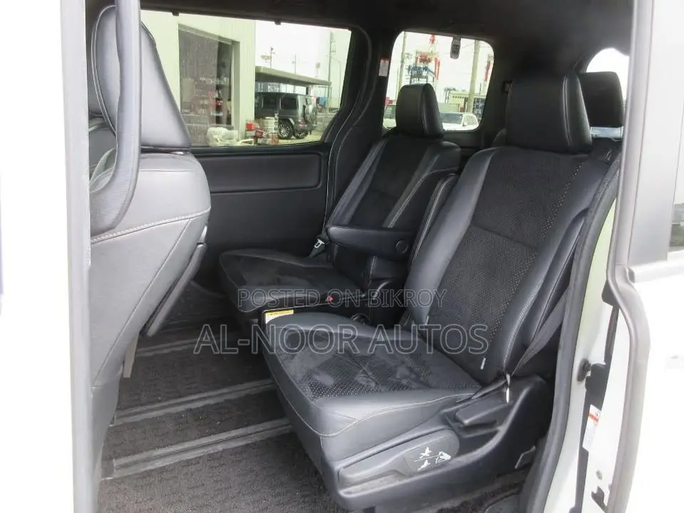 Toyota Voxy Hybrid ZS Kirameki III 2WD 7-Seater 2021 Pearl