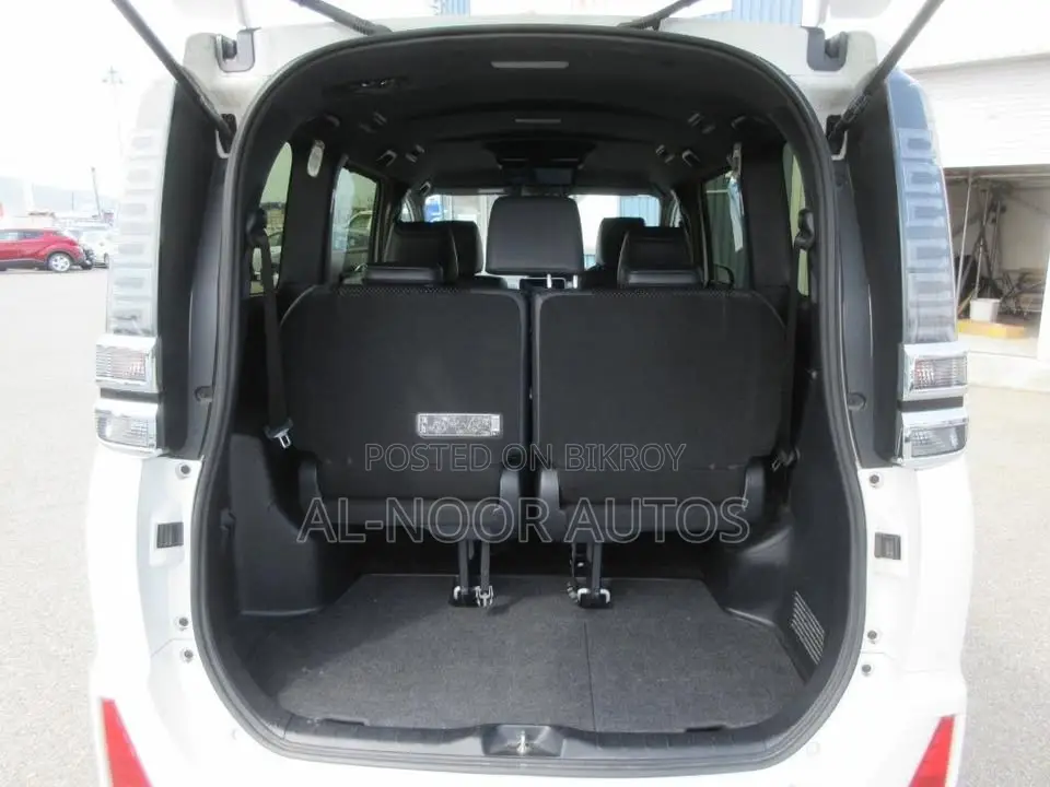 Toyota Voxy Hybrid ZS Kirameki III 2WD 7-Seater 2021 Pearl