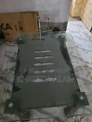 ডাইনিং টেবিল