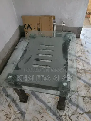 ডাইনিং টেবিল