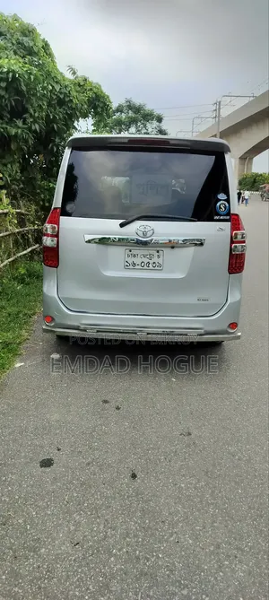 Toyota Noah 2012 Silver